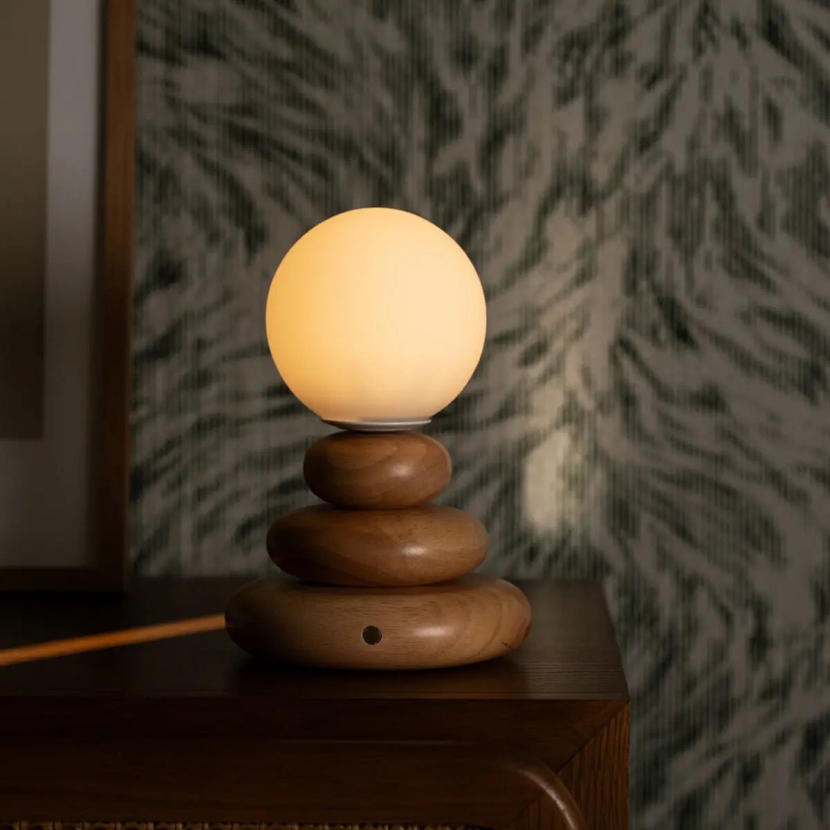 Isabella Tischlampe – Holz & Glas, Kabellos & Dimmbar