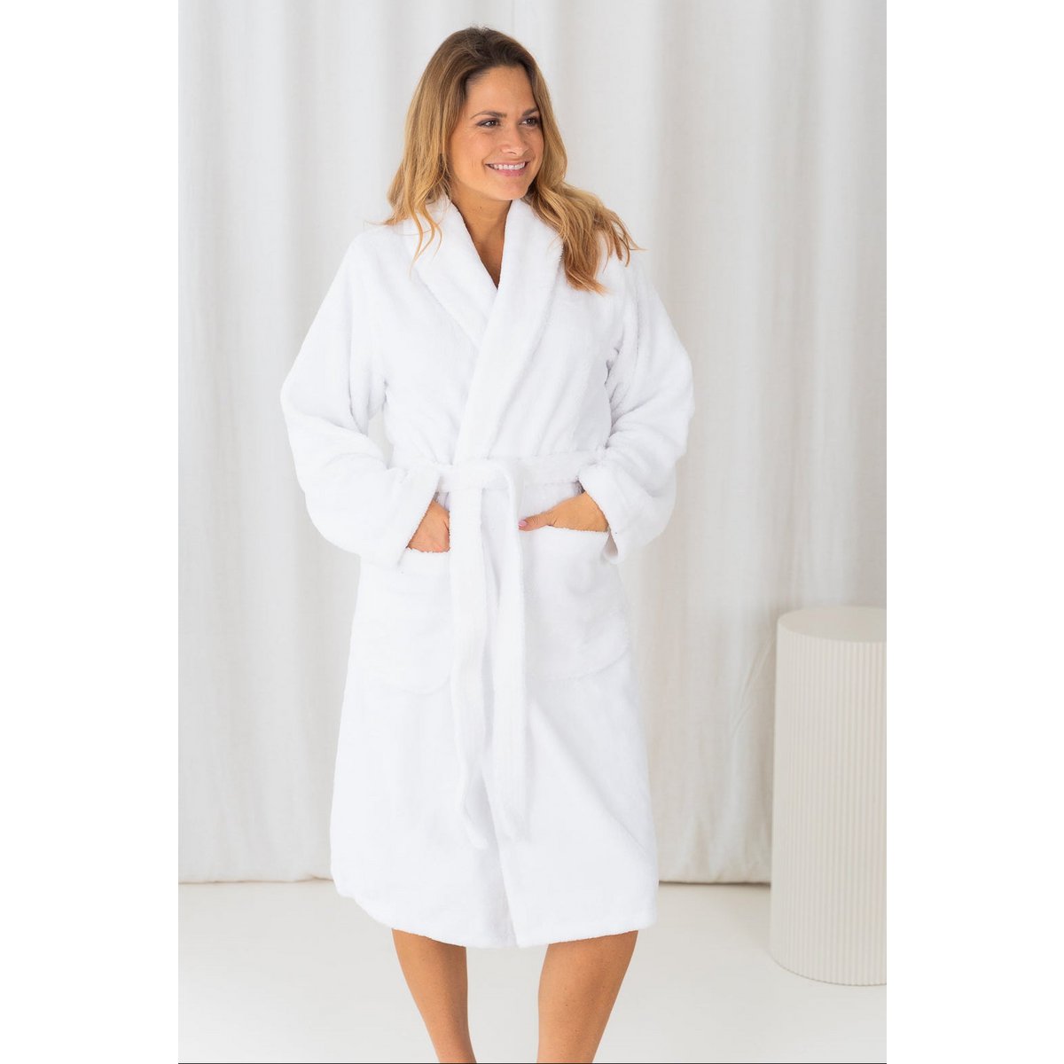 Teddy-Bademantel Weiß – kuschelig, weich & zeitlos