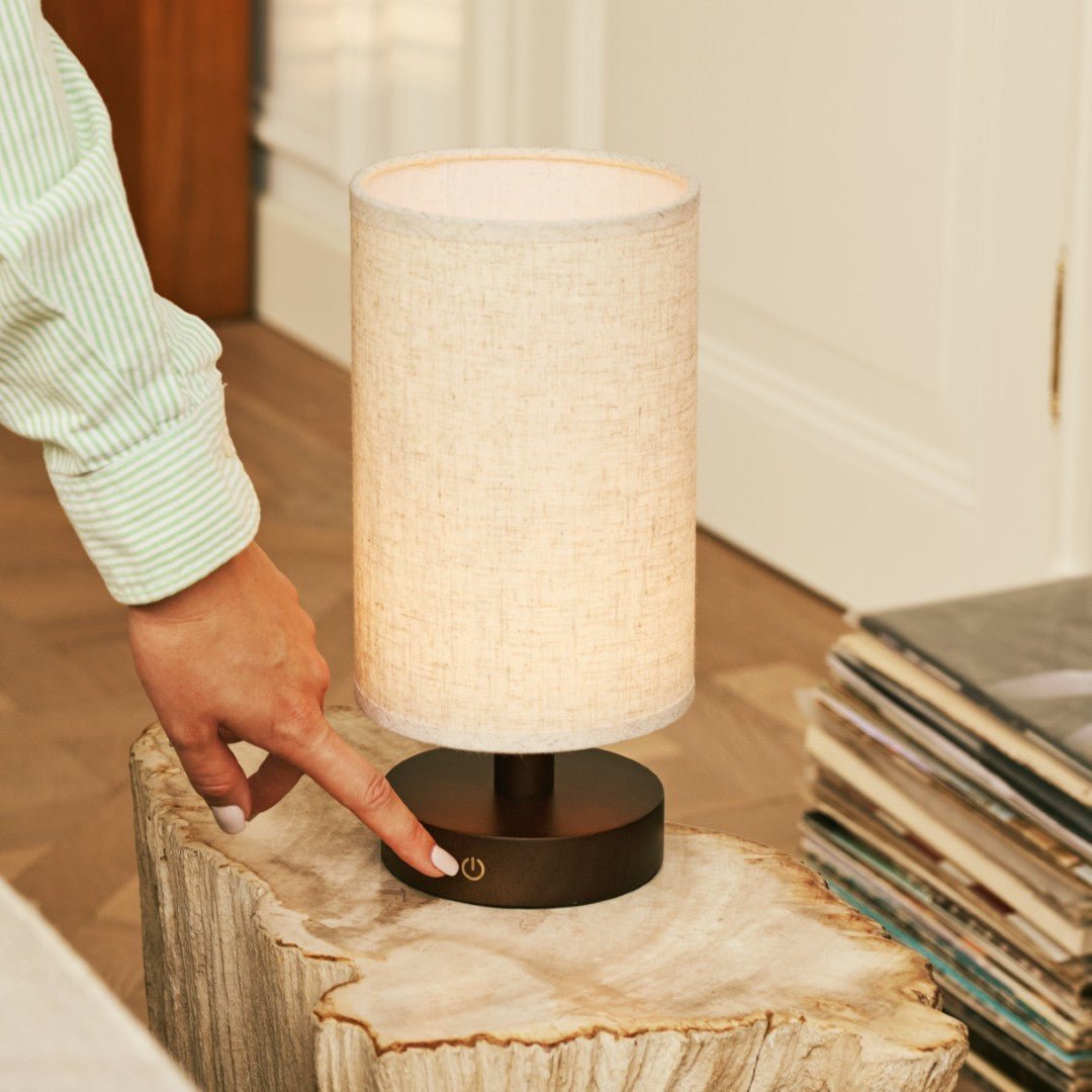 Ben Dunkelbraune Holztischlampe – wiederaufladbar, dimmbar, USB-C