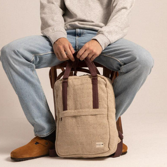 Naturhanf-Rucksack mit Laptopfach und Fronttasche – handgefertigt