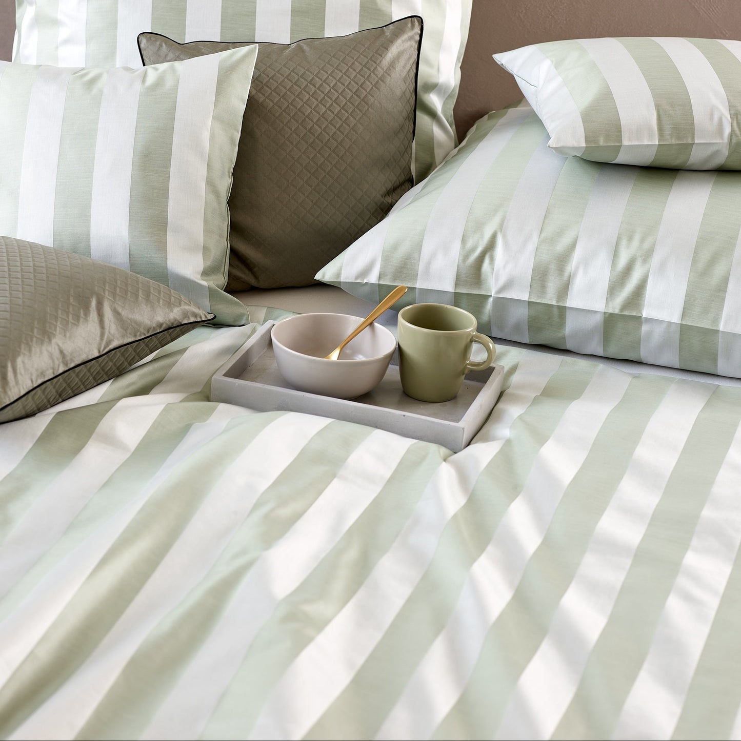 Mako-Brokat-Damast Bettwäsche aus Baumwolle in Salbei mit Blockstreifen-Design