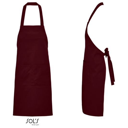 Burgunderrote Latzschürze aus Twill mit verstellbarem Nackenband und zweigeteilter Fronttasche, frontal und seitlich gezeigt.